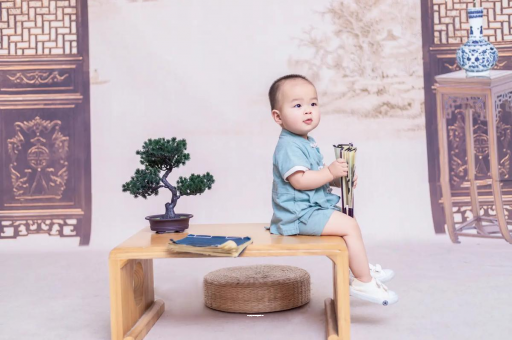 仁怀孕妇肚子上的黑线